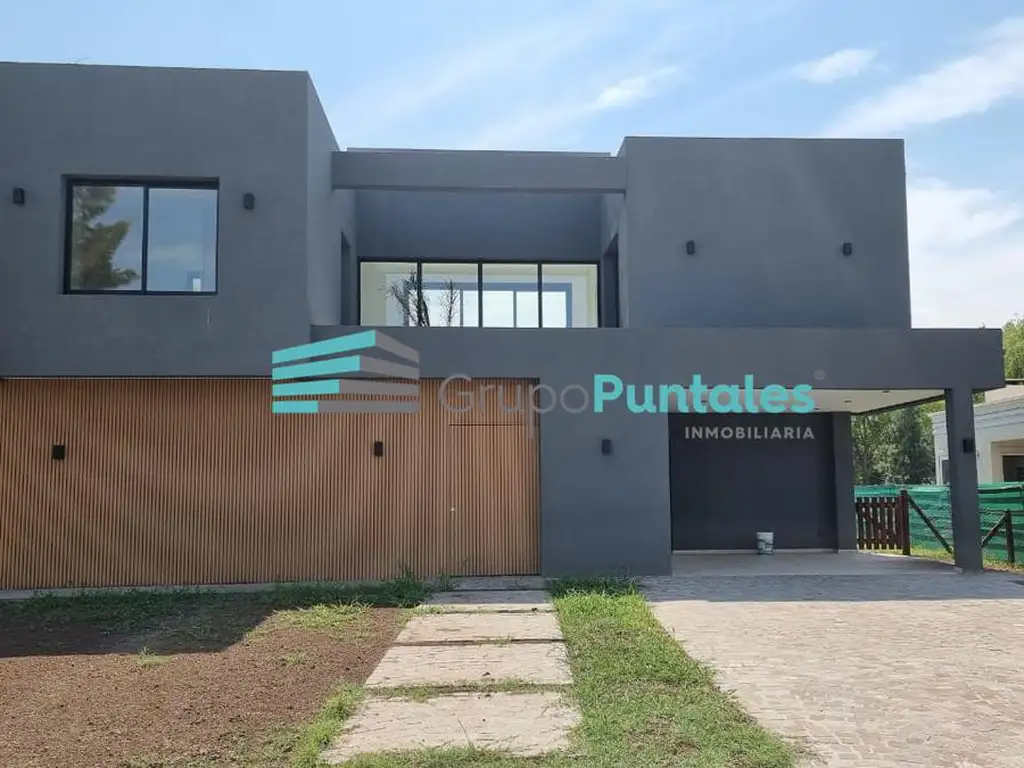 Casa a esternar en Barrio El Principado, en Canning, en 2 plantas, con piscina