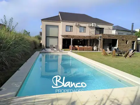 Casa en Venta en Septiembre, Escobar, G.B.A. Zona Norte - BLA9256_LP600009_2 - Foto 0