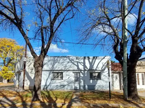 Casa al frente, 2 dormitorios con patio y terraza