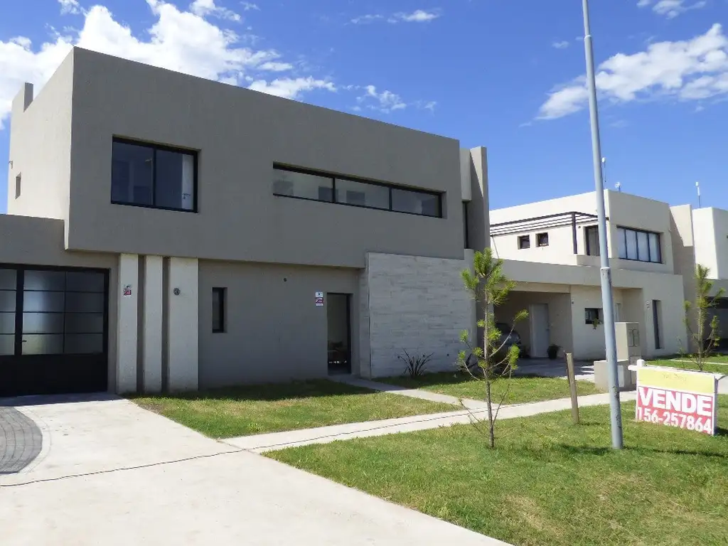 PERMUTA, Barrio Don Mateo, estrenar, 180 m2 cub., 3 dormit., pileta.-