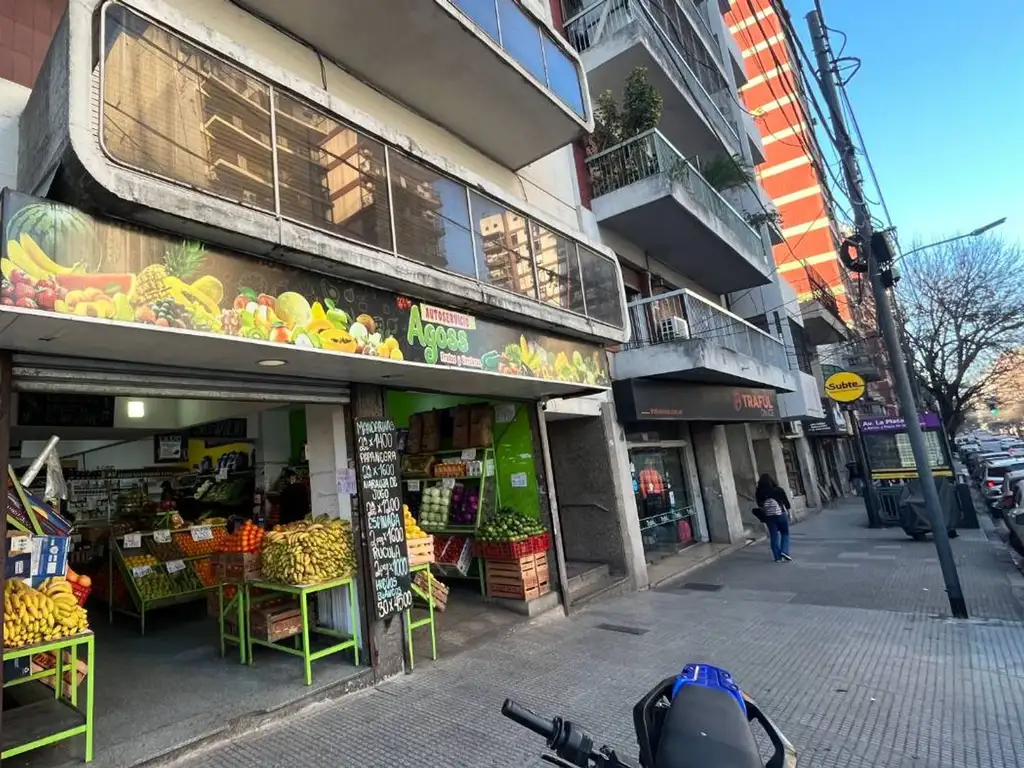 Venta Local sobre Av. San Juan esq. Av . La Plata