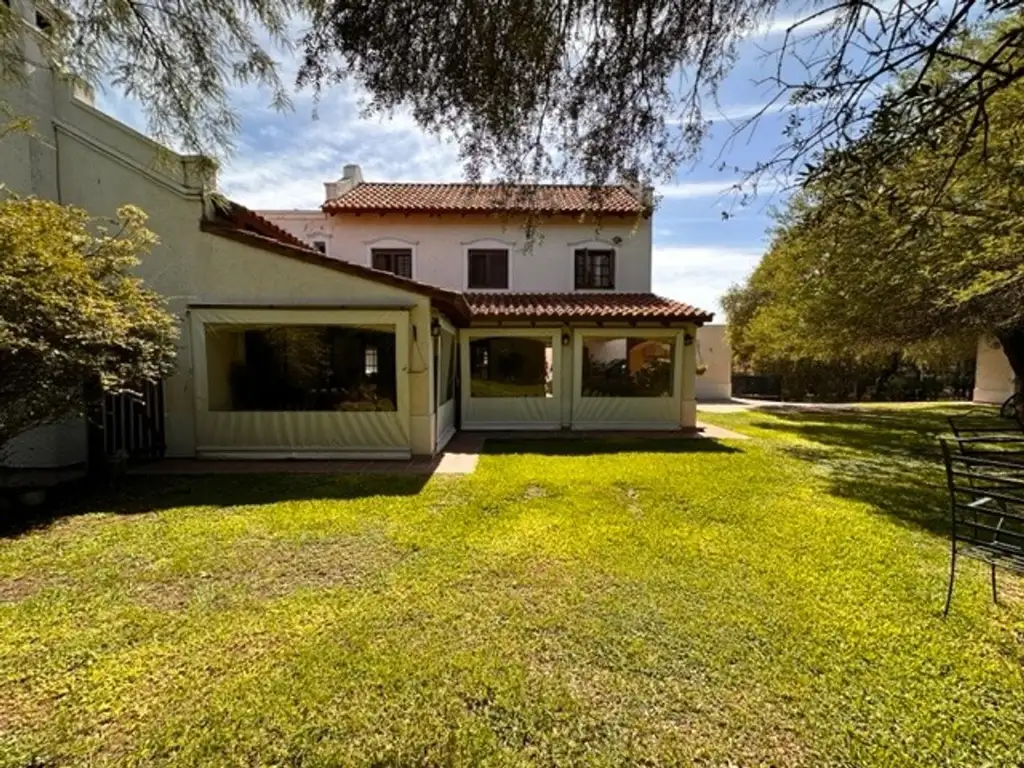 Country El Bosque Casa en Venta quincho pileta 4 dormitorios