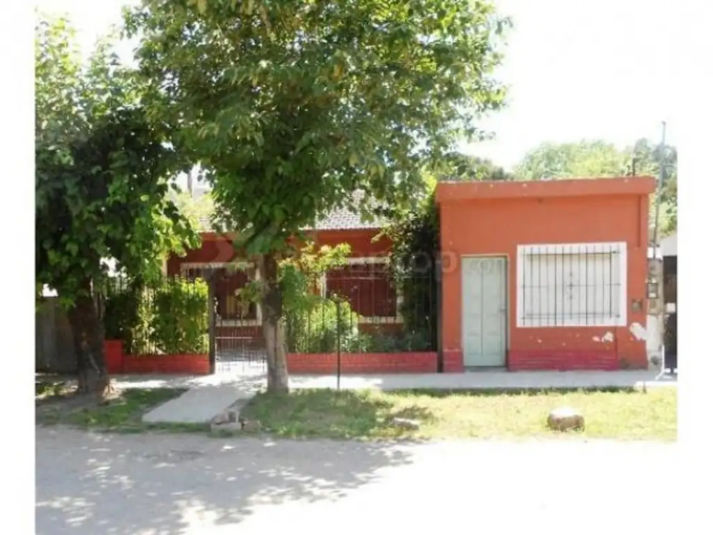 CASA EN VENTA :: 3 AMBIENTES :: UDAONDO