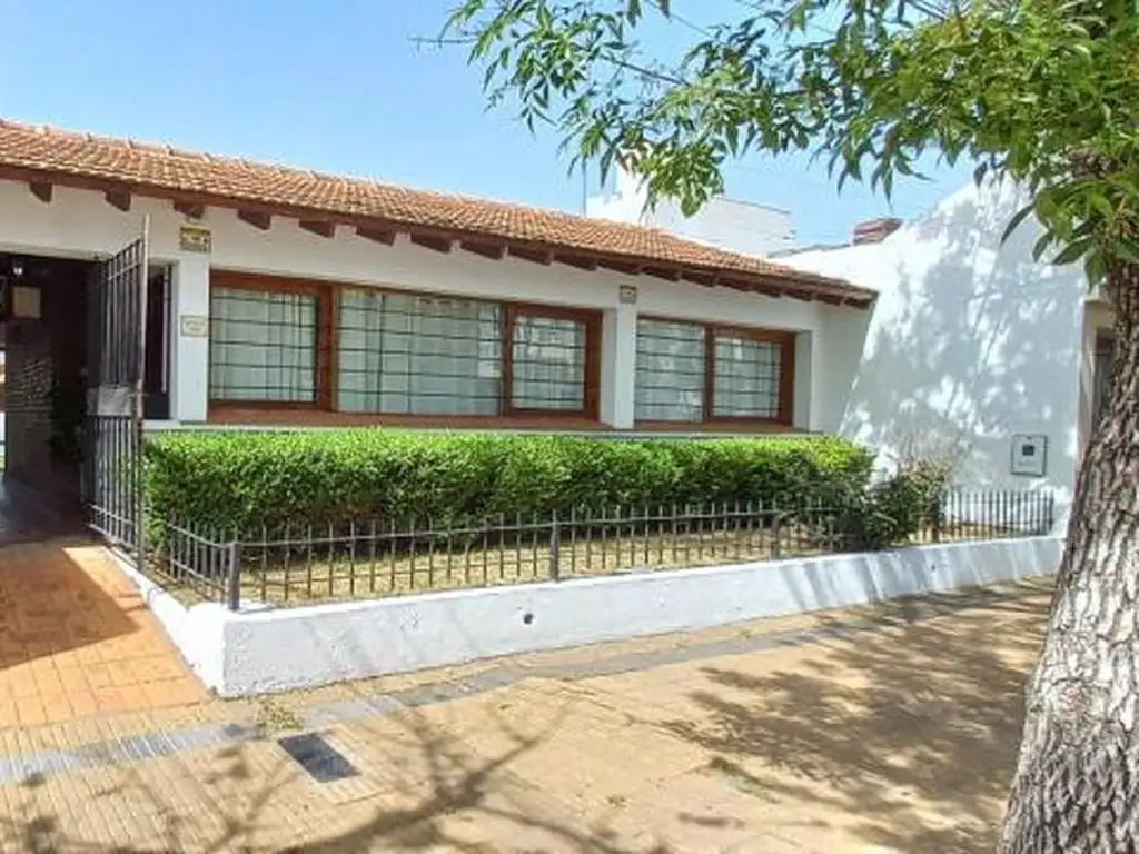 Casa en venta - 4 Dormitorios 2 Baños - Cochera - 312Mts2 - Venado Tuerto, General López, Santa Fe