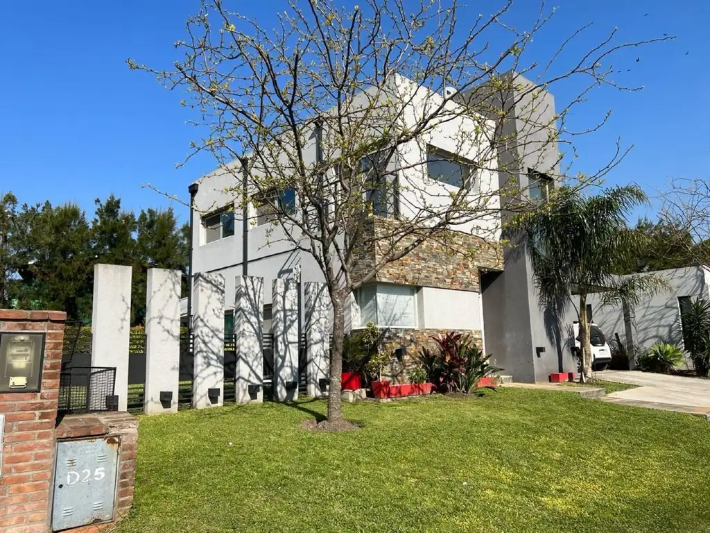 Casa en venta en Barrancas de Santa María, Tigre.