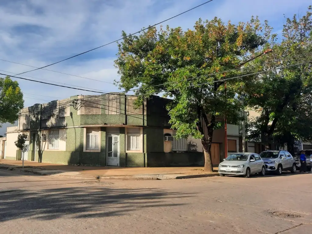 Venta casa céntrica sobre esquina