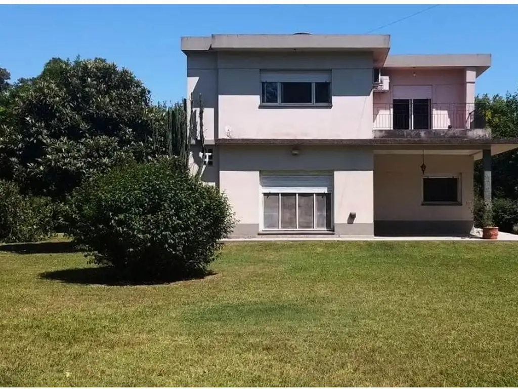 Venta de Casa Quinta en Paso del Rey Centro, calle Paganelli