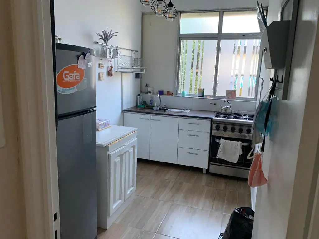 EN VENTA EN CIUDAD JARDIN DEPTO DE 3 AMBIENTES 3ER PISO AL CONTRAFRENTE, DA AL PARQUE - FICHA 9064