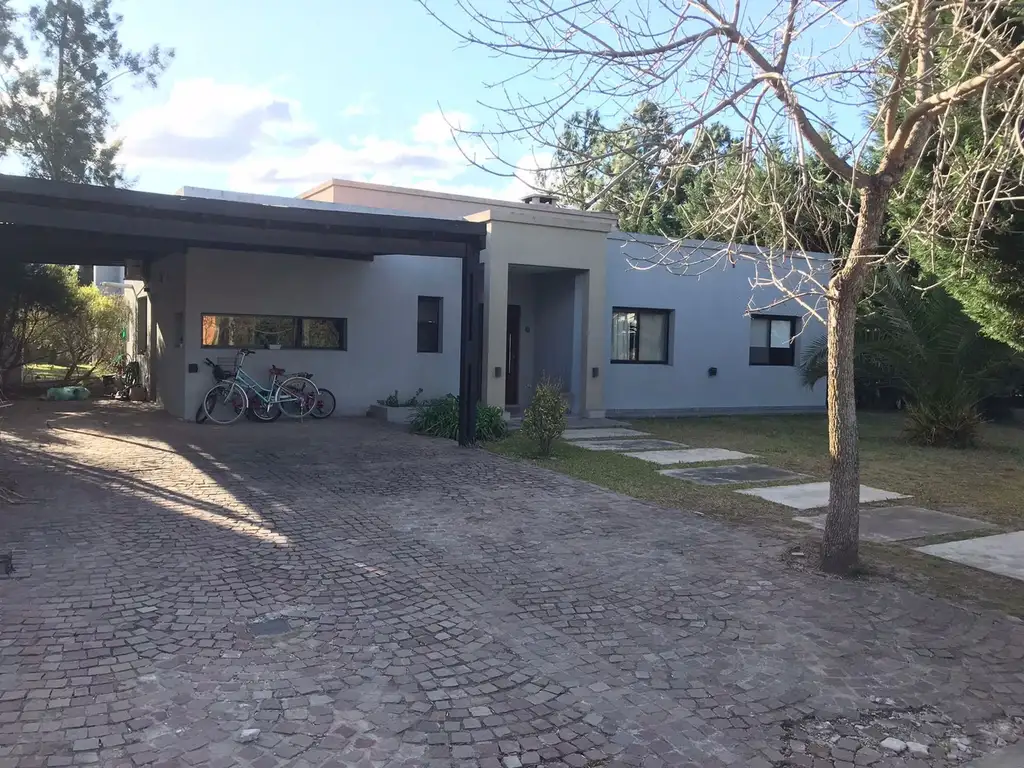 BARRIO LA MONTURA VENTA CASA 4 AMB