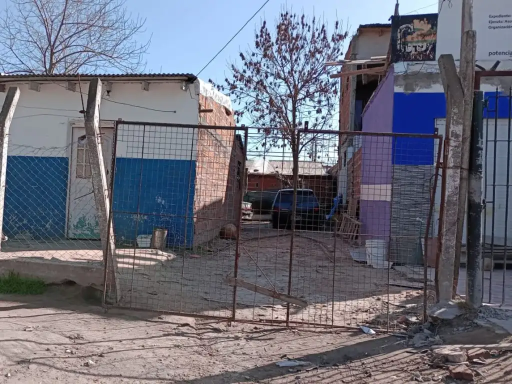 Casa a terminar a mts. de pujante zona comercial