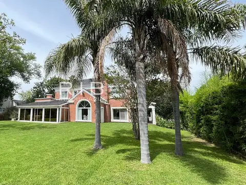 Casa en Alquiler con cochera