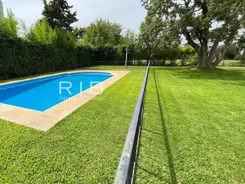 Casa en Alquiler - 4 dormitorios - USD 3.000