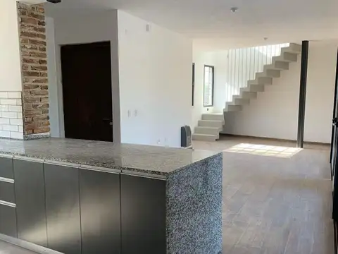 Casa en venta de 3 dormitorios en  La Carolina APTO CREDITO BANCOR