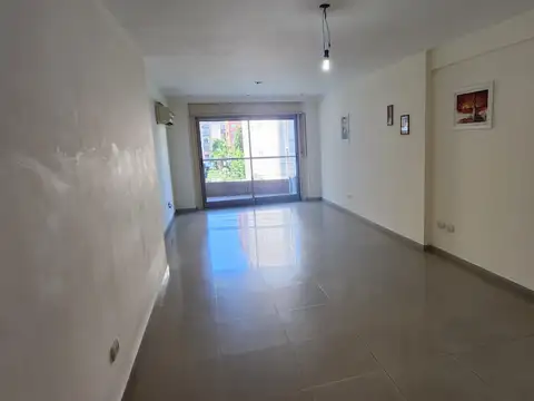 HERMOSO DEPARTAMENTO 3 AMBIENTES AL FRENTE CON COCHERA Y BAULERA  - EXCELENTE!