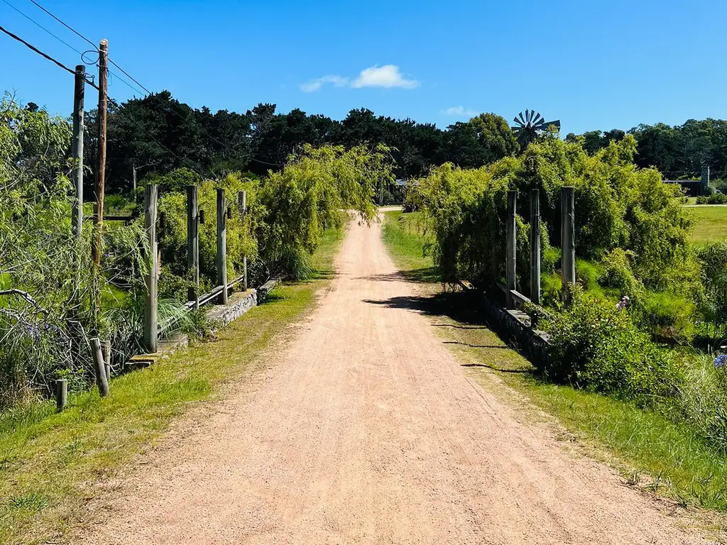 Terreno de 650m² a metros del mar en Punta del Este, sobre ruta 10