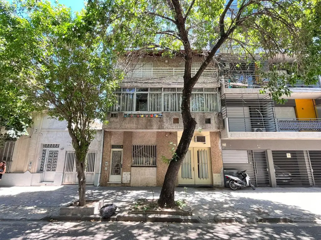 Venta casa al frente en planta baja con dos dormitorios y patio. Zona Luis Agote, Rosario