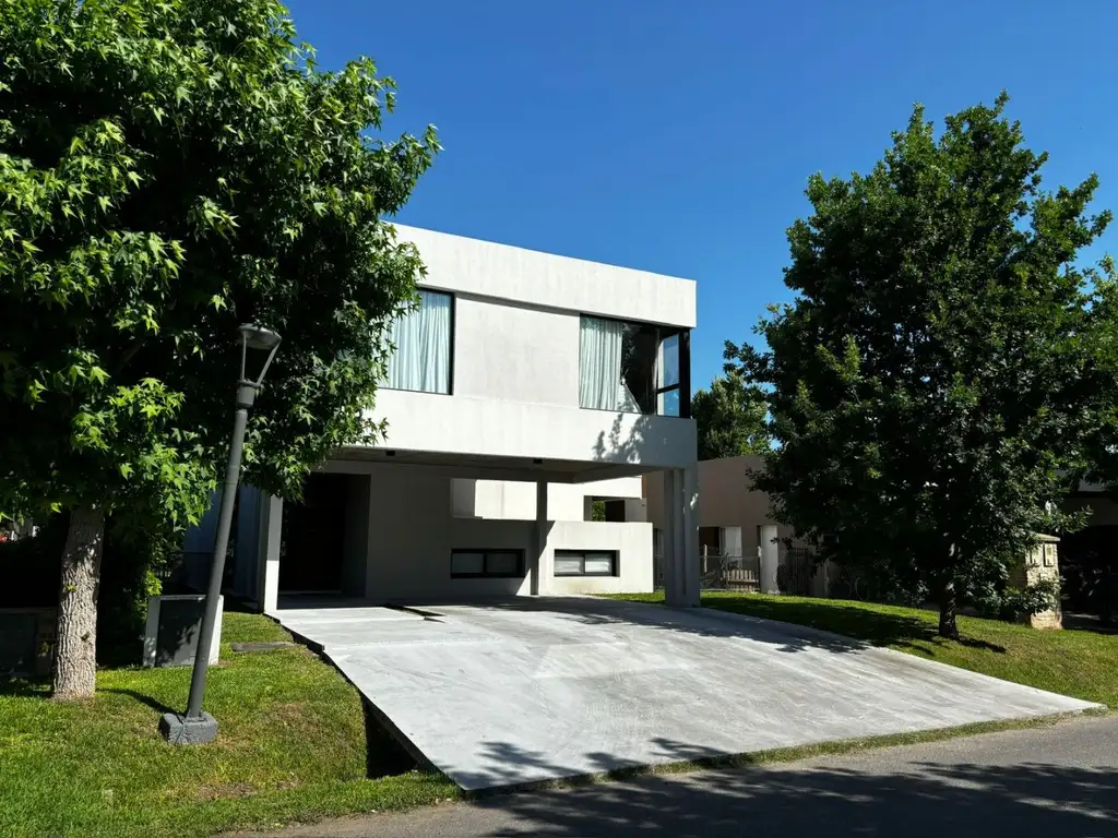 Casa - Venta - Argentina, Berazategui - AV Gutierrez 4000