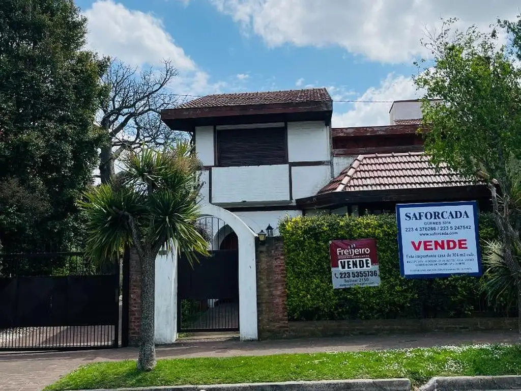 CASA EN LOS TRONCOS SOBRE GRAN LOTE DE 17 X 32 - OPORTUNIDAD