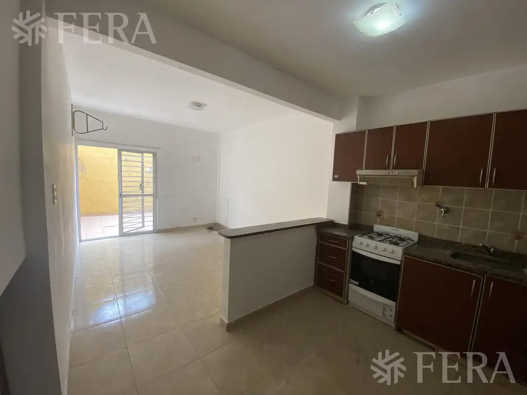 Alquiler departamento 2 ambientes con patio en Wilde