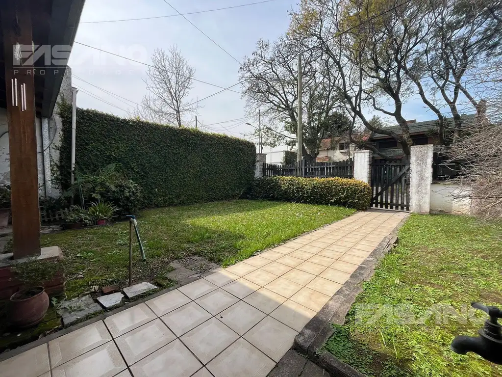 CASA EN LOTE PROPIO EN VENTA - CHILAVERT