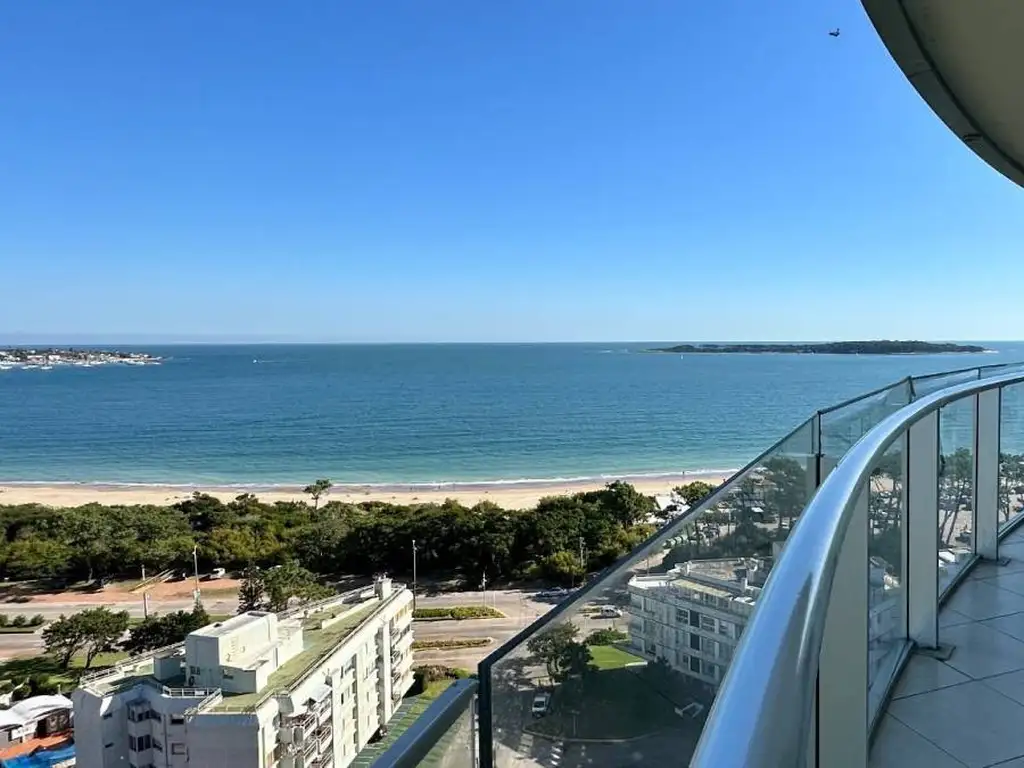 Apartamento en venta de 3 dormitorios c/ cochera en Playa Mansa