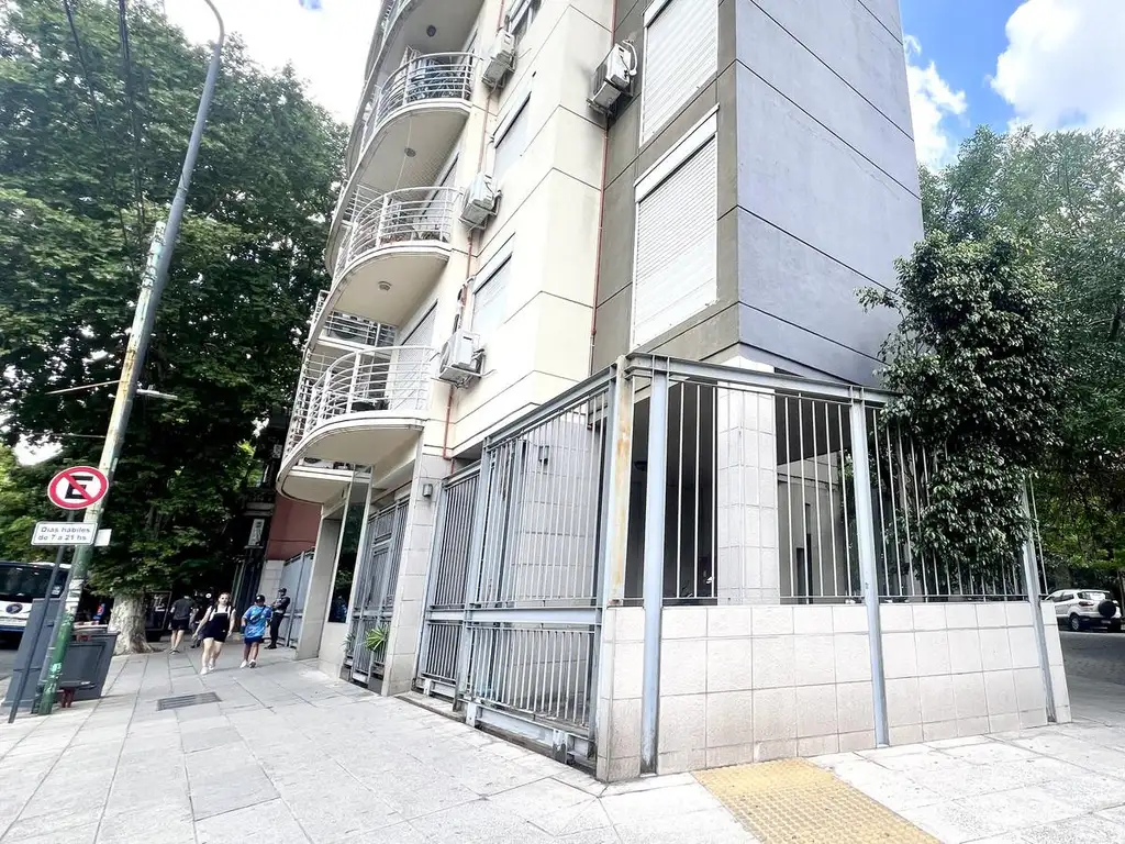 San Martin 1300 Departamento de 3 ambientes Frente Cochera 75 m2 en Caballito ALQUILER