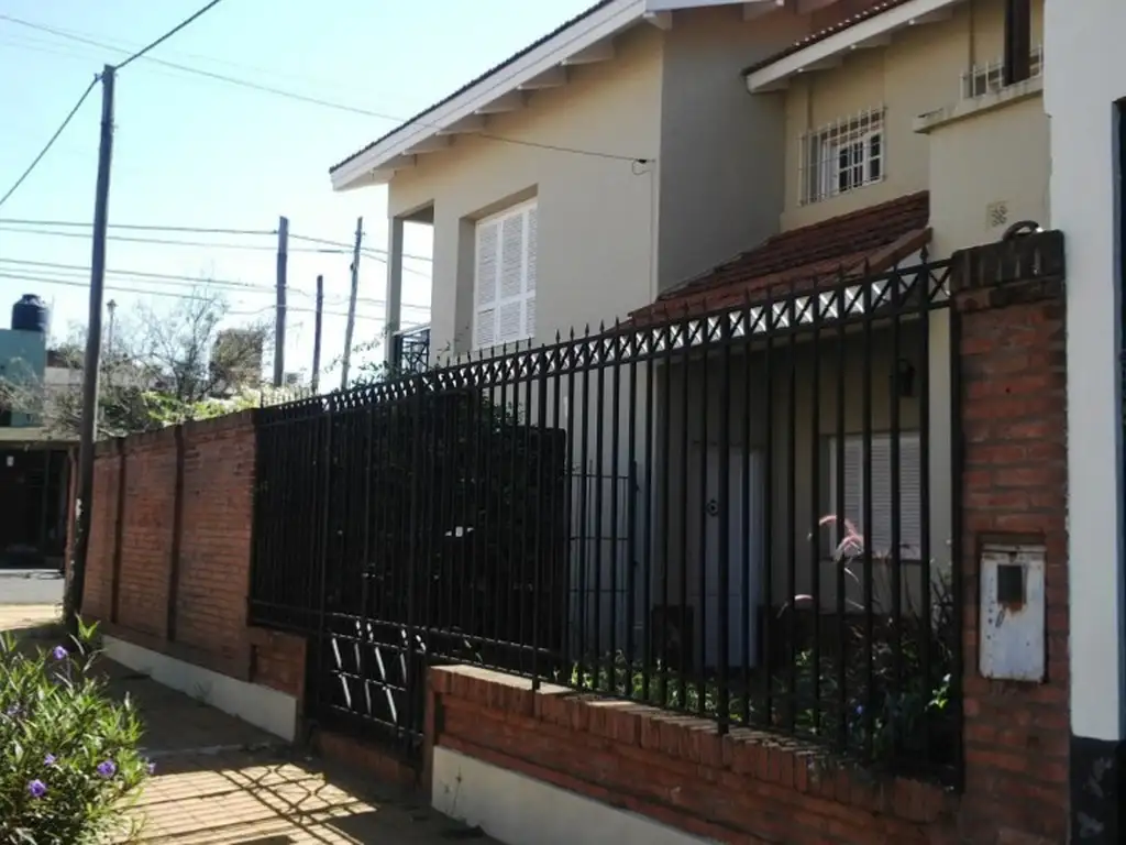 EN VENTA CASA EN ESQUINA EN POSADAS BARRIO VILLA SARITA