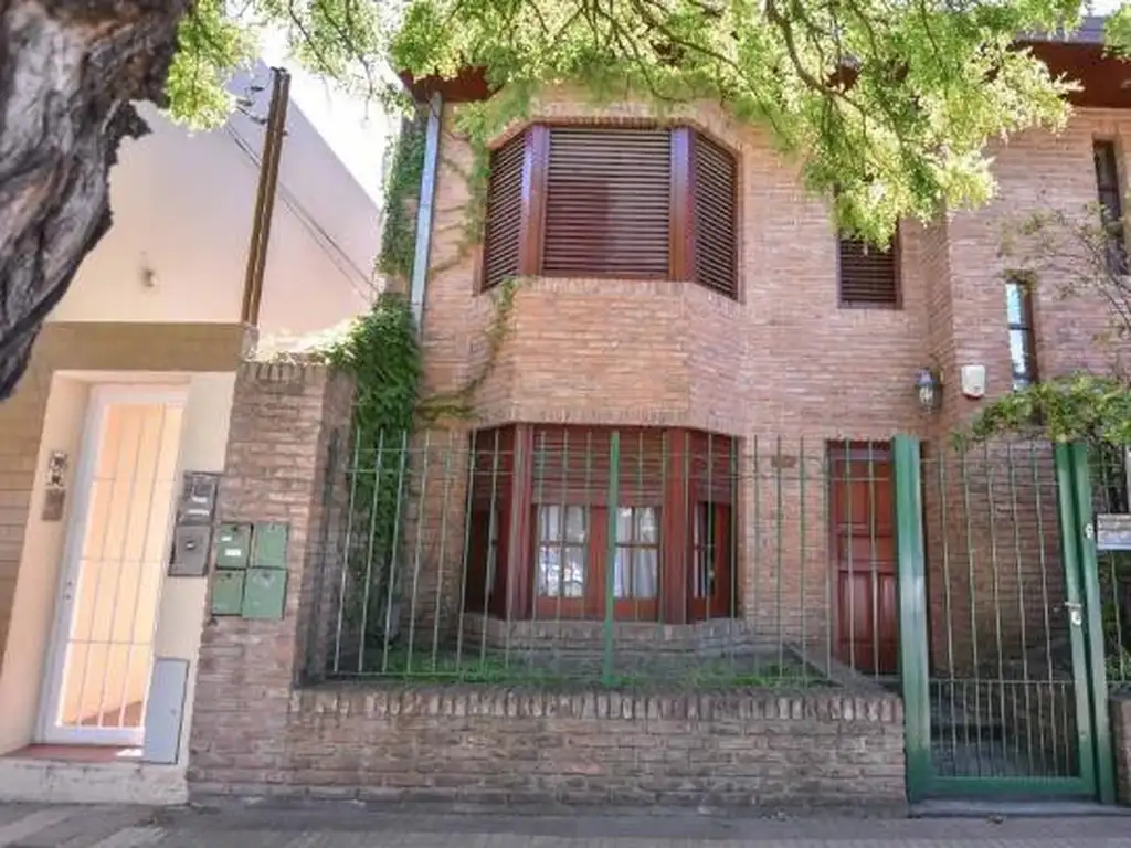 Casa en venta en  La Plata