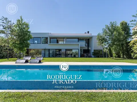 Espectacular casa en venta a la laguna en San Benito - Villanueva