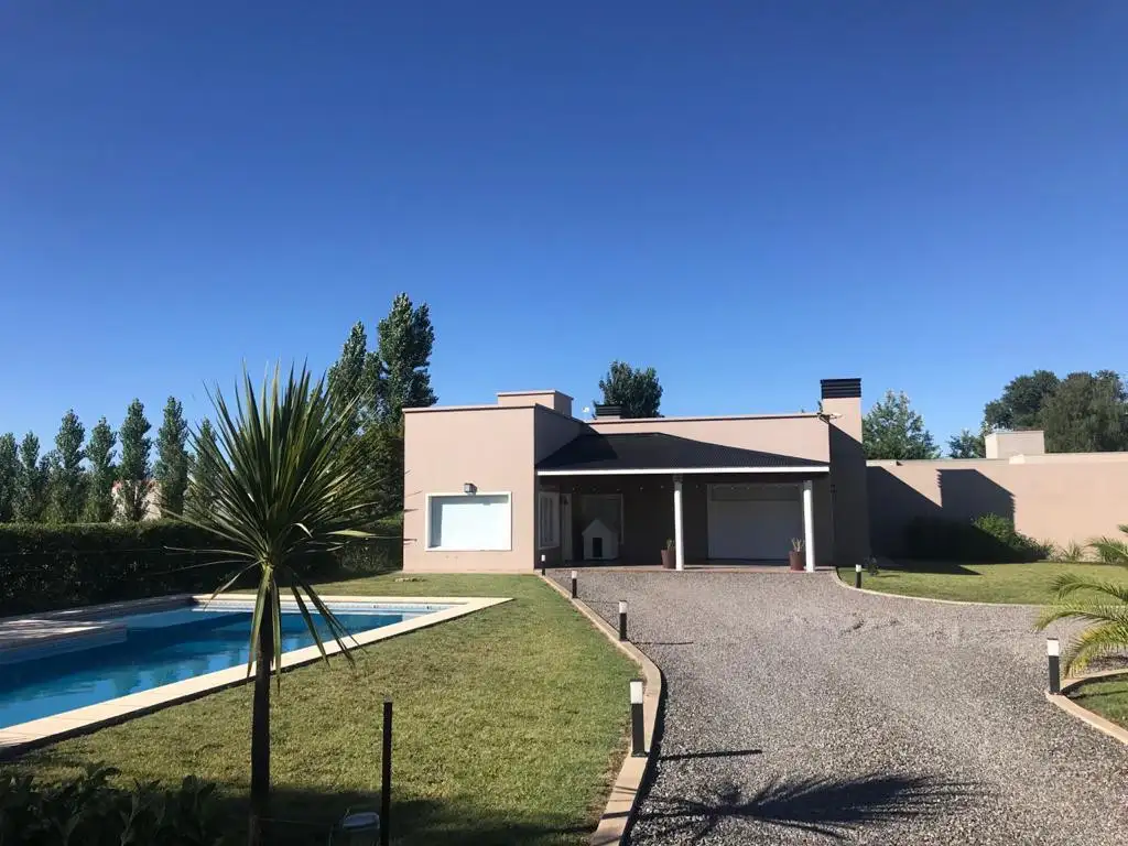 Venta, Casa quinta, 5 ambientes, Quincho, Parrilla, Pileta, Jardín, Saladillo