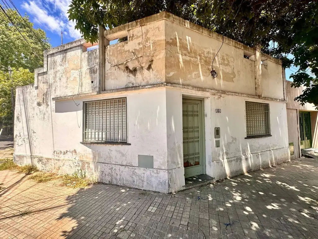 VENTA ! CASA A RECICLAR EN ESQUINA ZONA NORTE