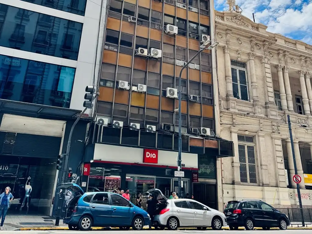 VENDO OFICINA EN CALLAO Y CORRIENTES, AL FRENTE, 3 AMBIENTES Y 2 BAÑOS, AMPLIA! SEGURIDAD