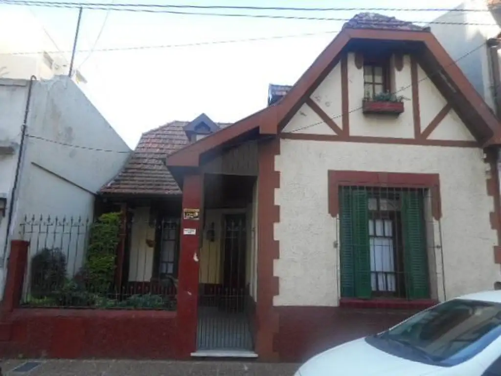 Única casa estilo Alemán, 4 amb. c/fondo y parrilla