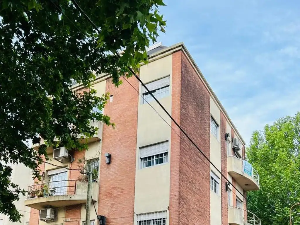 Venta departamento 3 amb con balcon al frente Ramos Mejia