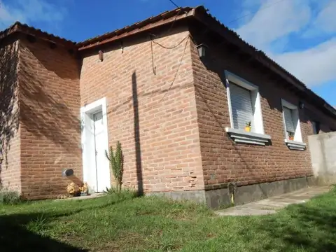 Casa venta - 2 dormitorios 1 baño 1 cochera - 313mts2 totales - Suipacha