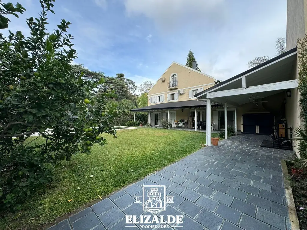 Bolívar y Acassuso - Casa con jardín y pileta - Cerca Estación Beccar