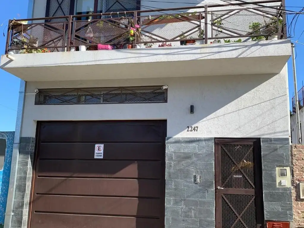 Casa ideal para 2 familias en Berazategui, excelente estad