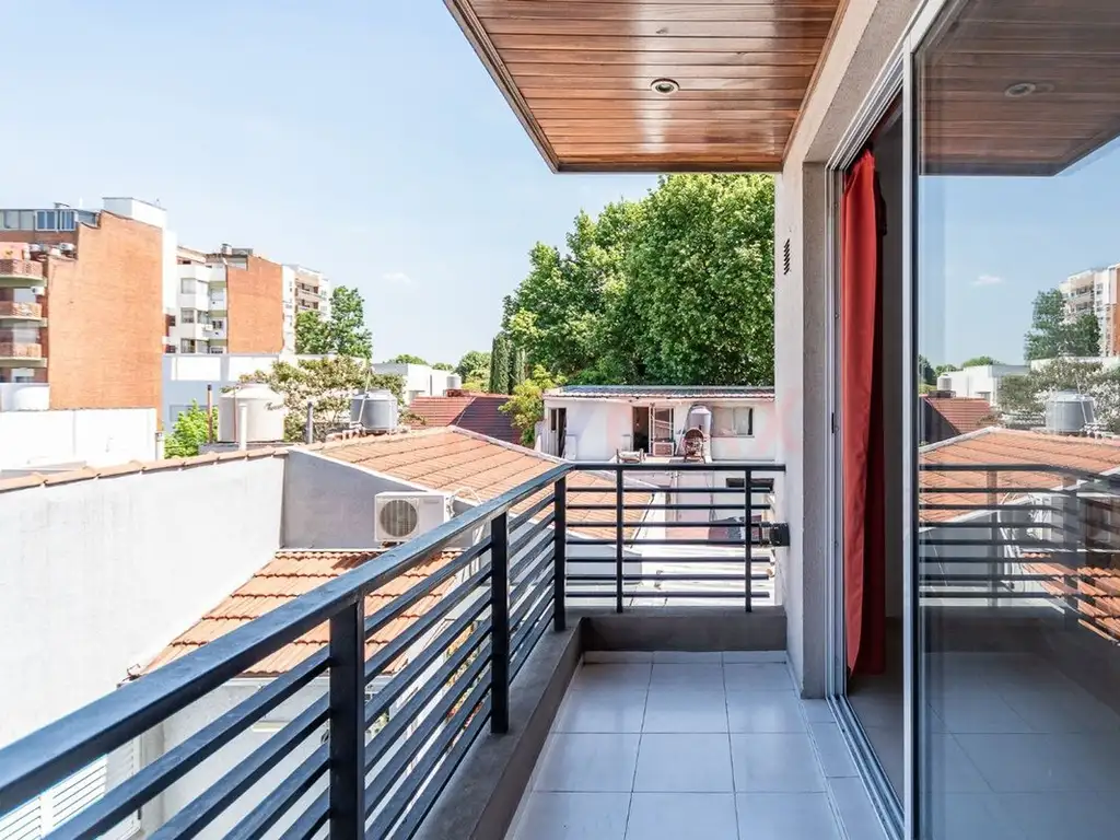 VENTA MONOAMBIENTE CON BALCÓN Y COCHERA