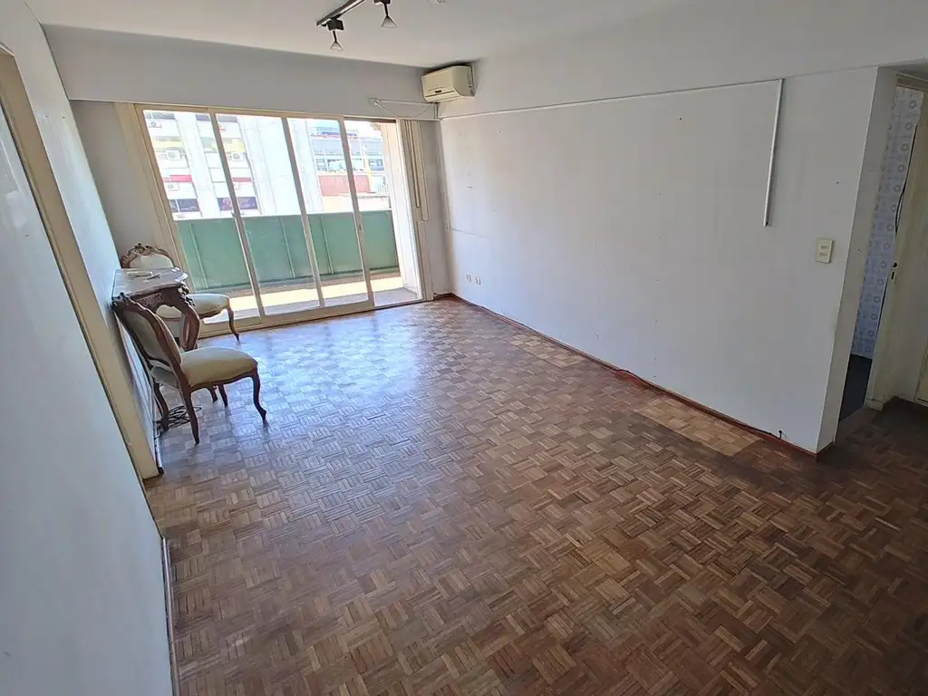 Departamento en VENTA - 2 ambientes con balcón corrido