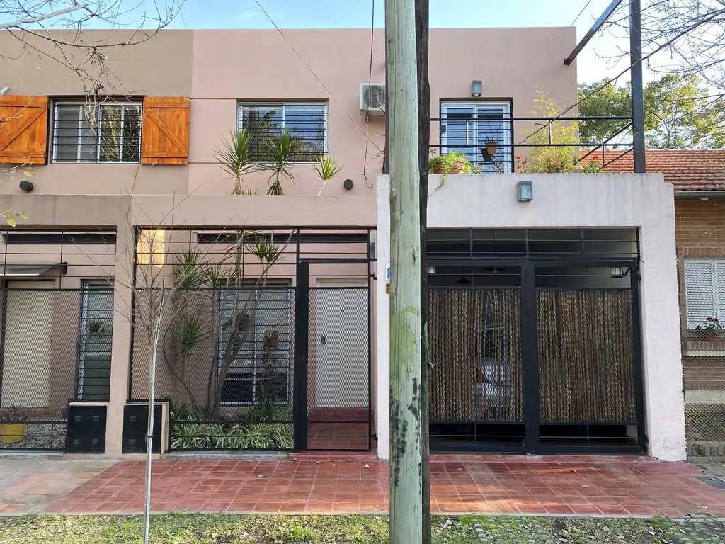 Casa en venta en excelente estado en Adrogué