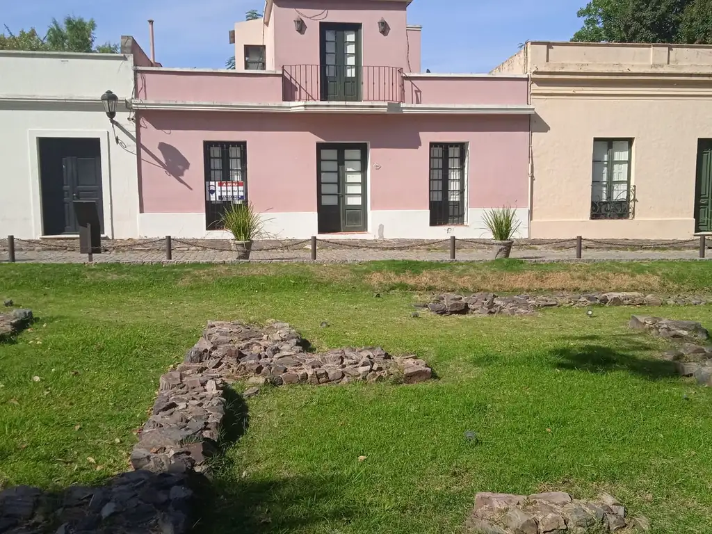 Colonia Barrio Histórico, casa alquiler 3 suites.