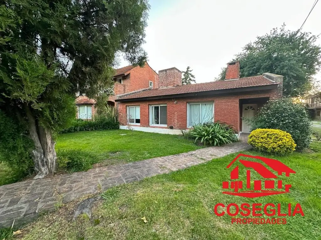 Casa Chalet  en Venta en Champagnat, Pilar, G.B.A. Zona Norte