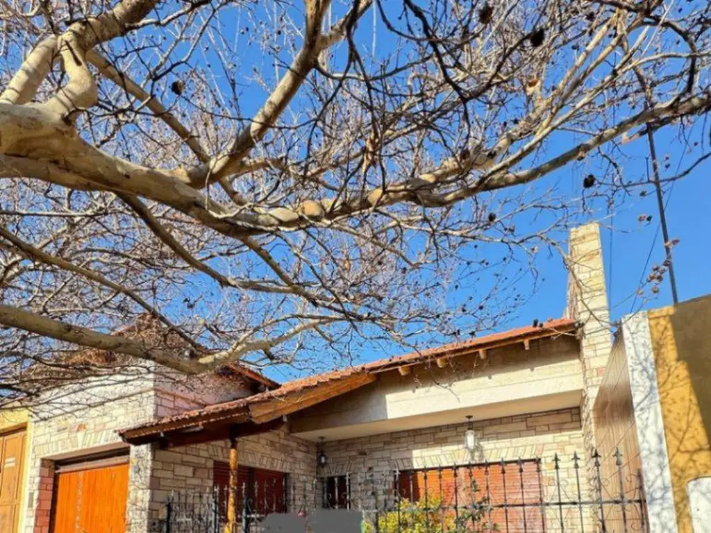 Casa en venta de 4 dormitorios c/ cochera en La Falda