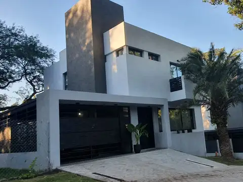 Casa en venta en Av. Eguía Zanón 9500 - Villa Warcalde - Argenprop