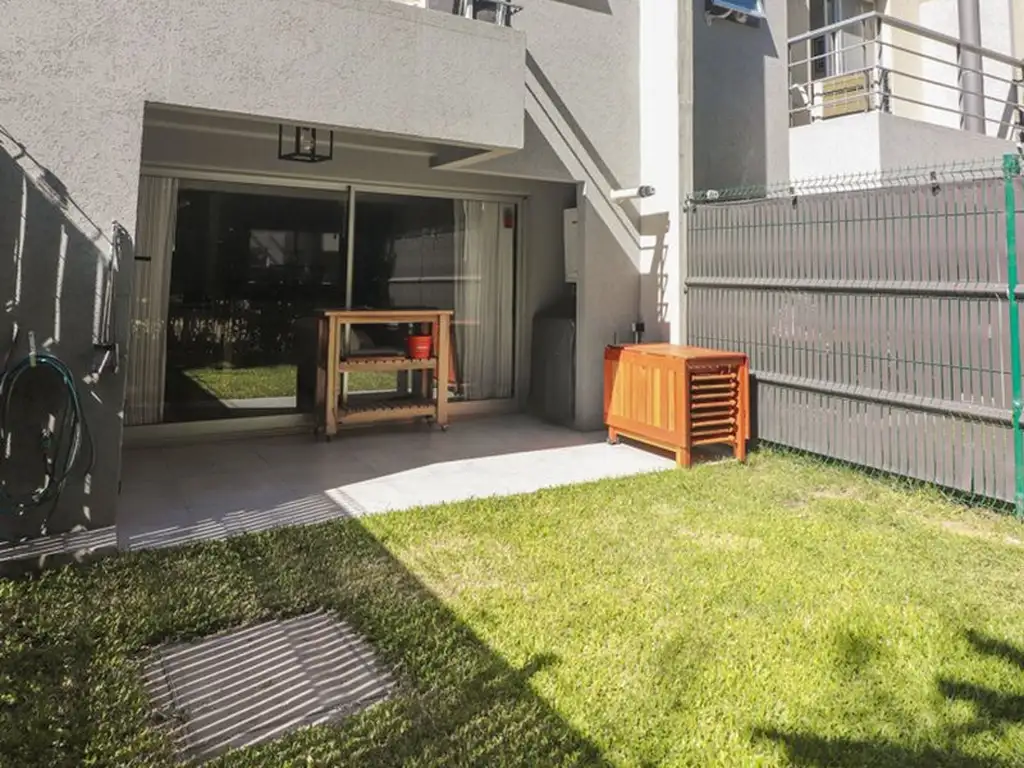 CASA TRIPLEX 5 AMB en VENTA  TIGRE con JARDIN