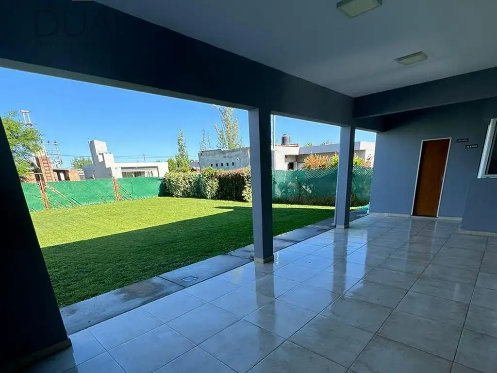 VENTA CASA 1 DORMITORIO CON COCHERA Y PARRILLERO EN ACEQUIAS DEL AIRE (ROLDAN)