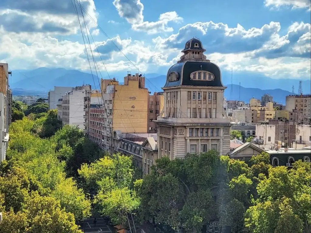 SEMIPISO EN PLENO CENTRO DE CIUDAD DE MENDOZA