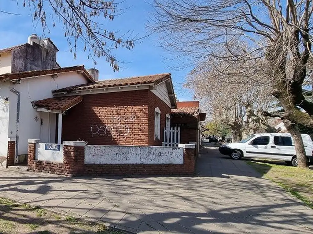 VENTA CHALET EN EL CENTRO DE LOMAS DE ZAMORA