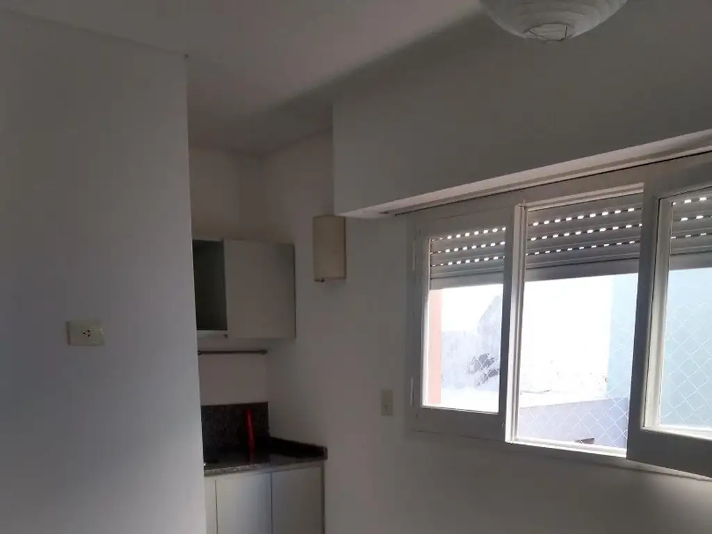 IMPECABLE MONOAMBIENTE PLANTA ALTA EN EDIFICIO MUY ESPECIAL,MUY BUENA ENERGÍA. PRÓXIMO Av. MAIPÚ