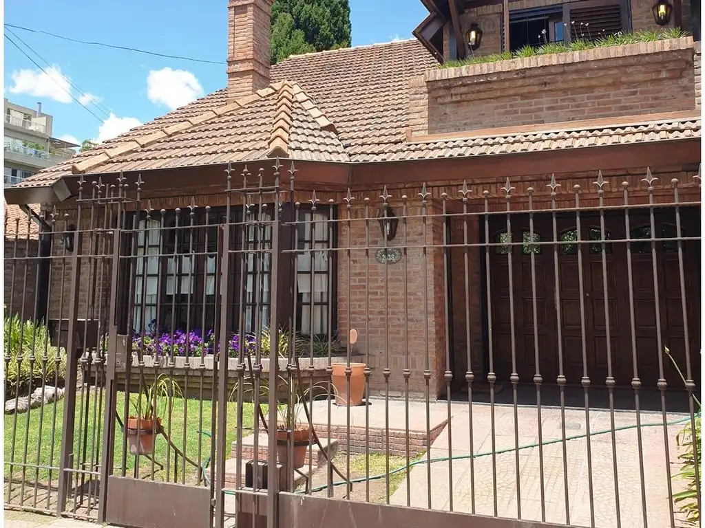 Chalet de 4 ambientes en Castelar Norte